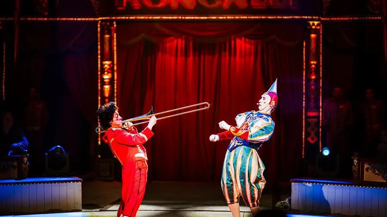 Die Clowns Canutito Jr. (links) und Gensi (rechts) sorgen für viel Spaß.