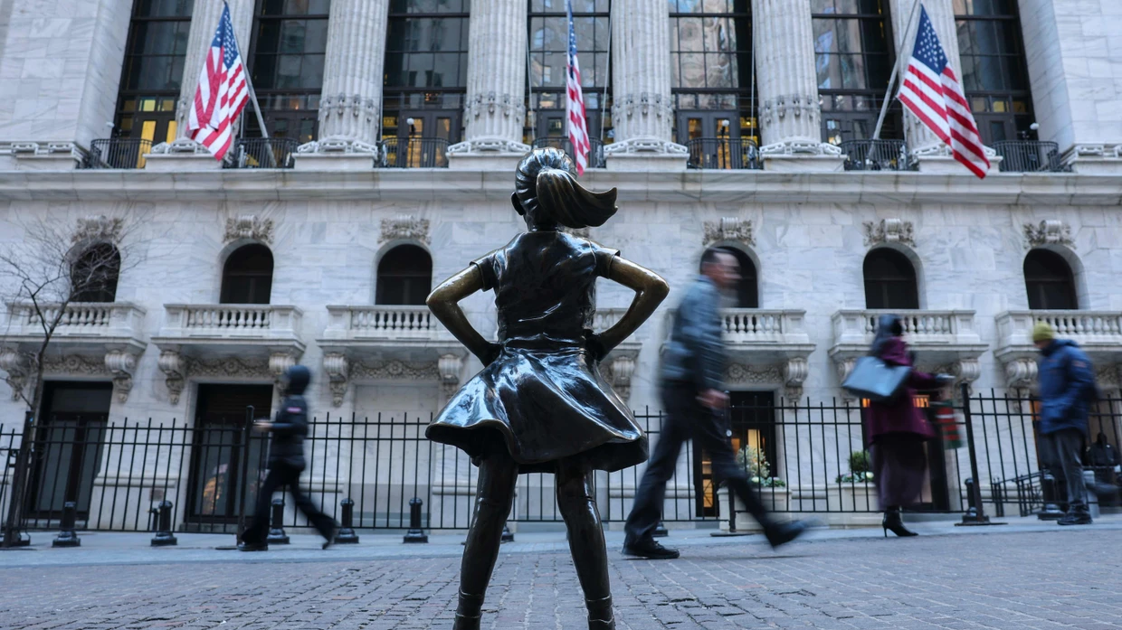 The “Fearless Girl” in front of the New York Stock Exchange – a symbol of courage and determination.