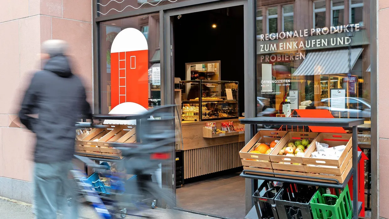 Blick auf den Lebensmittelladen Margarete Magazin in den Räumen des ehemaligen Reformhauses an der Braubachstraße gegenüber dem Restaurant Margarete am Donnerstag, 24.10.2024 in der Innenstadt von Frankfurt am Main.