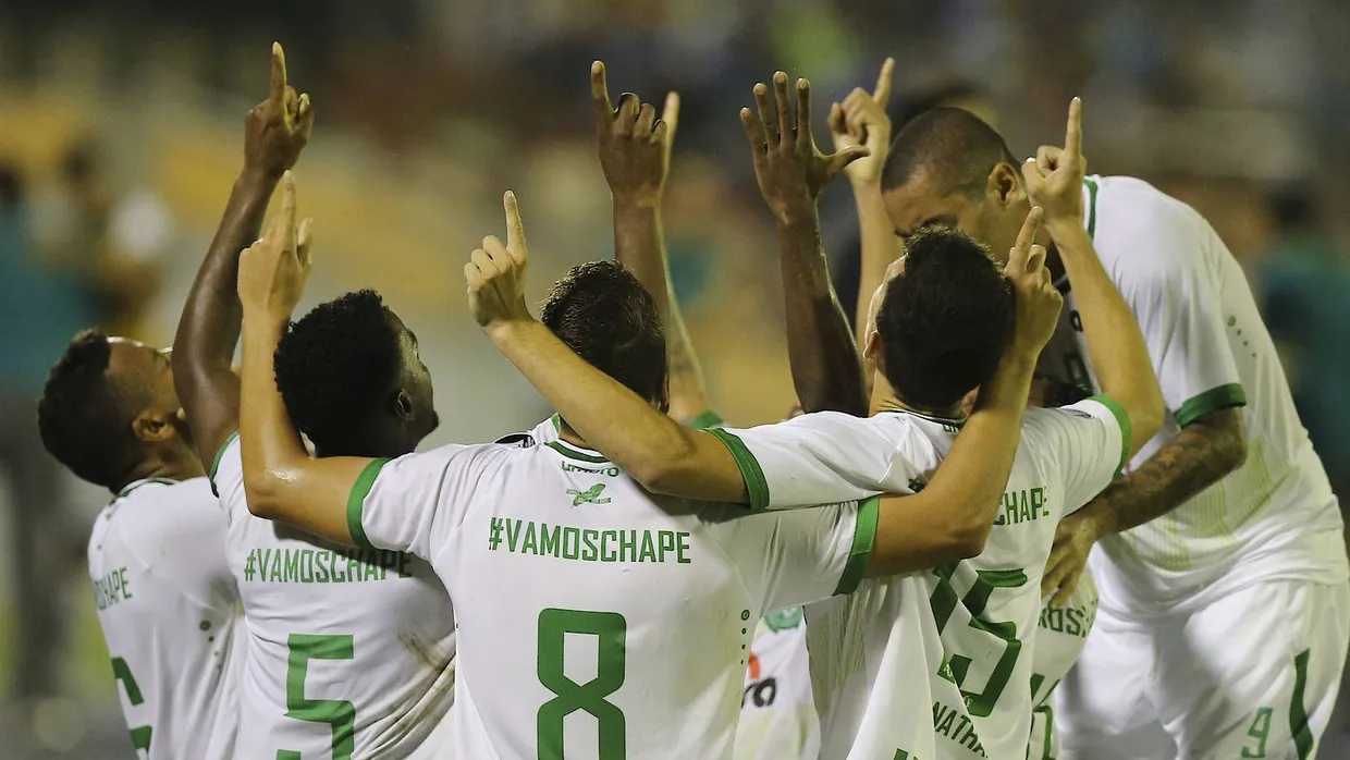 Die Spieler des AF Chapecoense gedenken der Verstorbenen.