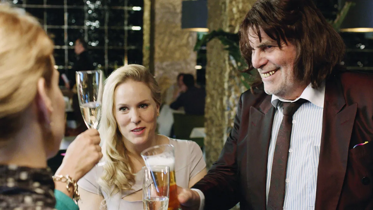 Bei den Golden Globes gingen sie leer aus, bei den Oscars haben sie Chancen: Sandra Hüller (von hinten) und Peter Simonischek in „Toni Erdmann“.