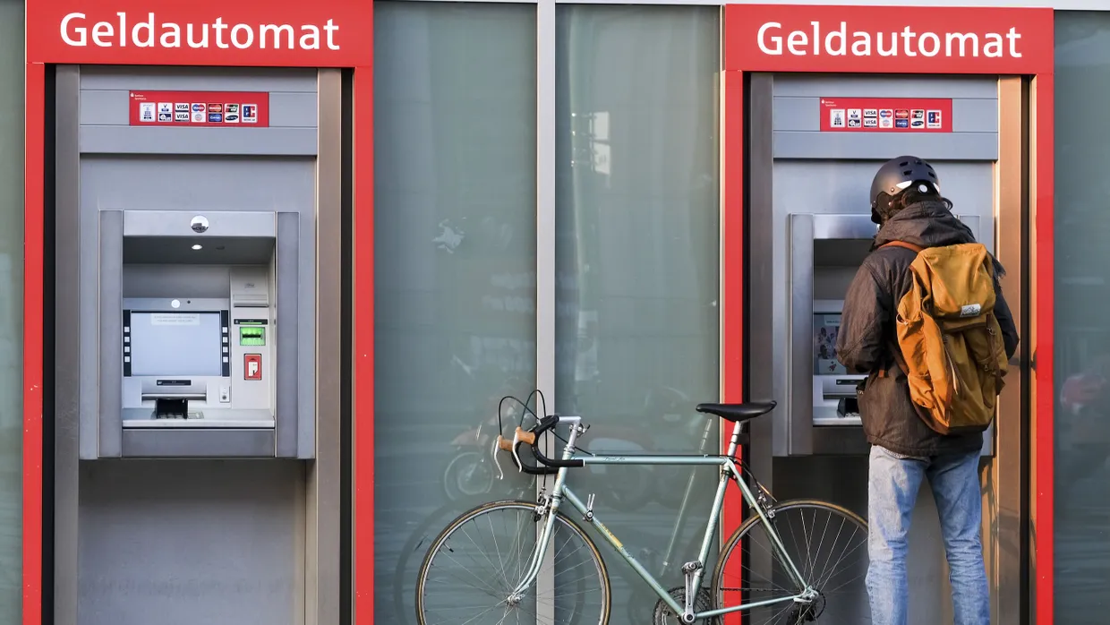 Geldautomaten könnten in den nächsten Tagen keine Scheine mehr auswerfen. Die Gewerkschaft Verdi hat die Geldboten zu Warnstreiks aufgerufen.