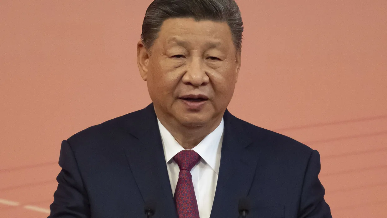 Der chinesische Präsident Xi Jinping hält eine Rede. Der Staats- und Parteichef empfing wichtige Unternehmenschefs in Peking.