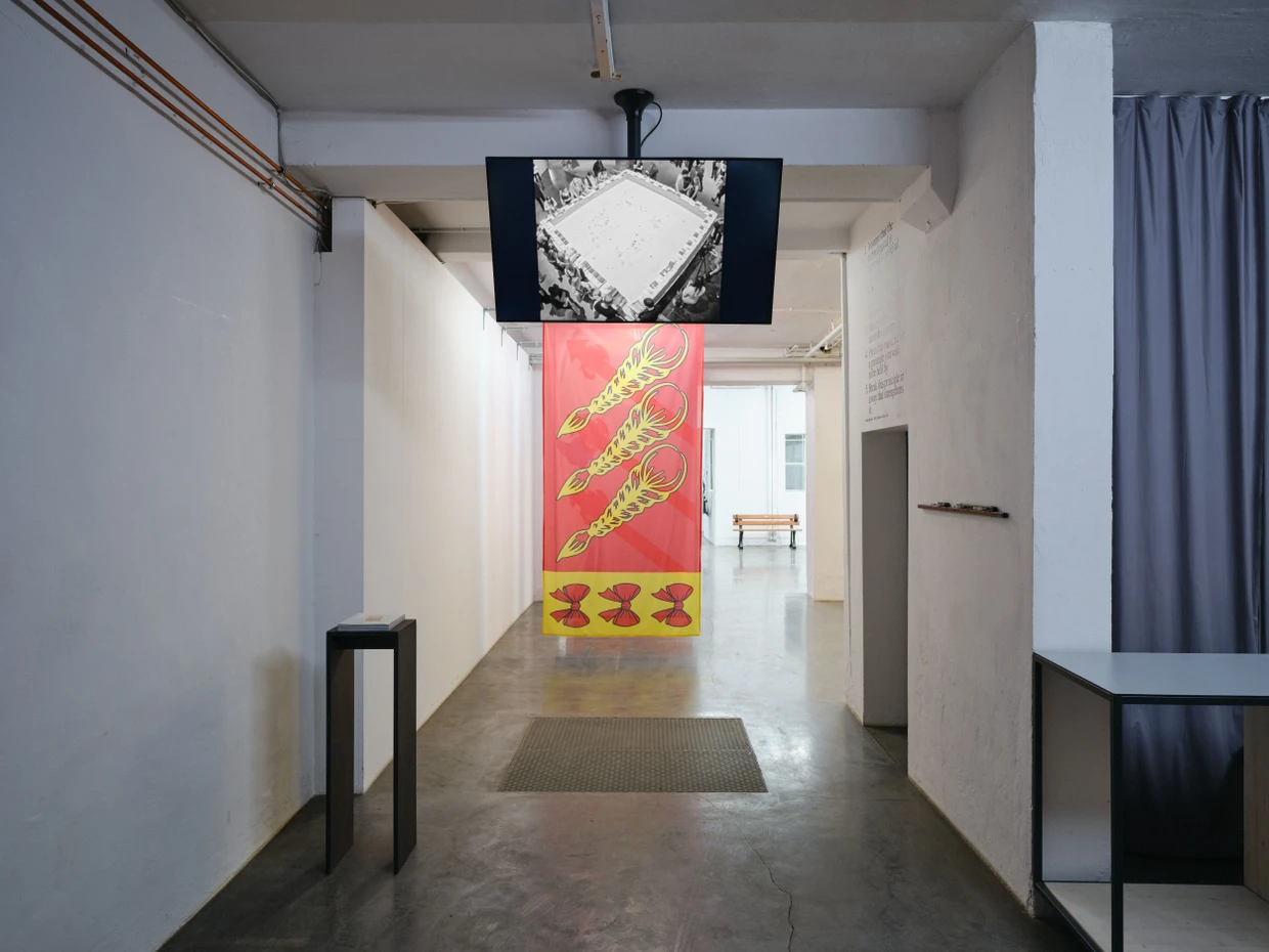 Eine Installation von Marco Fusinato