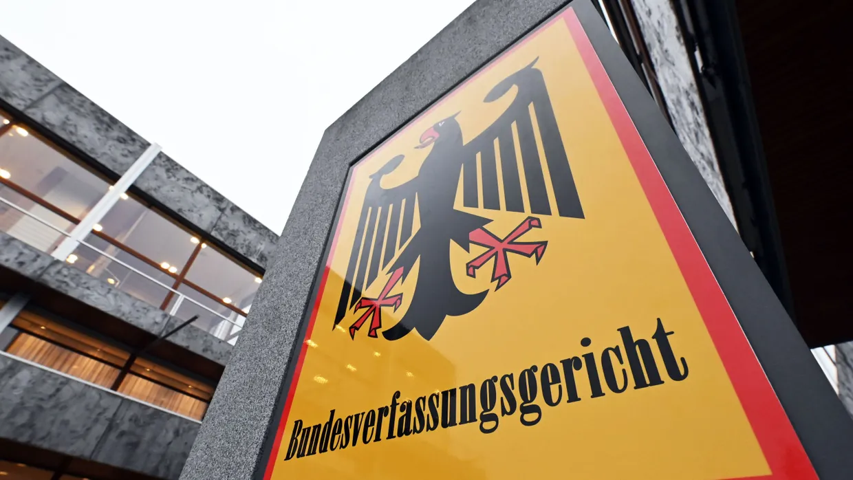 Die Karlsruher Richter verpflichten die Bundesregierung zu einer Änderung.
