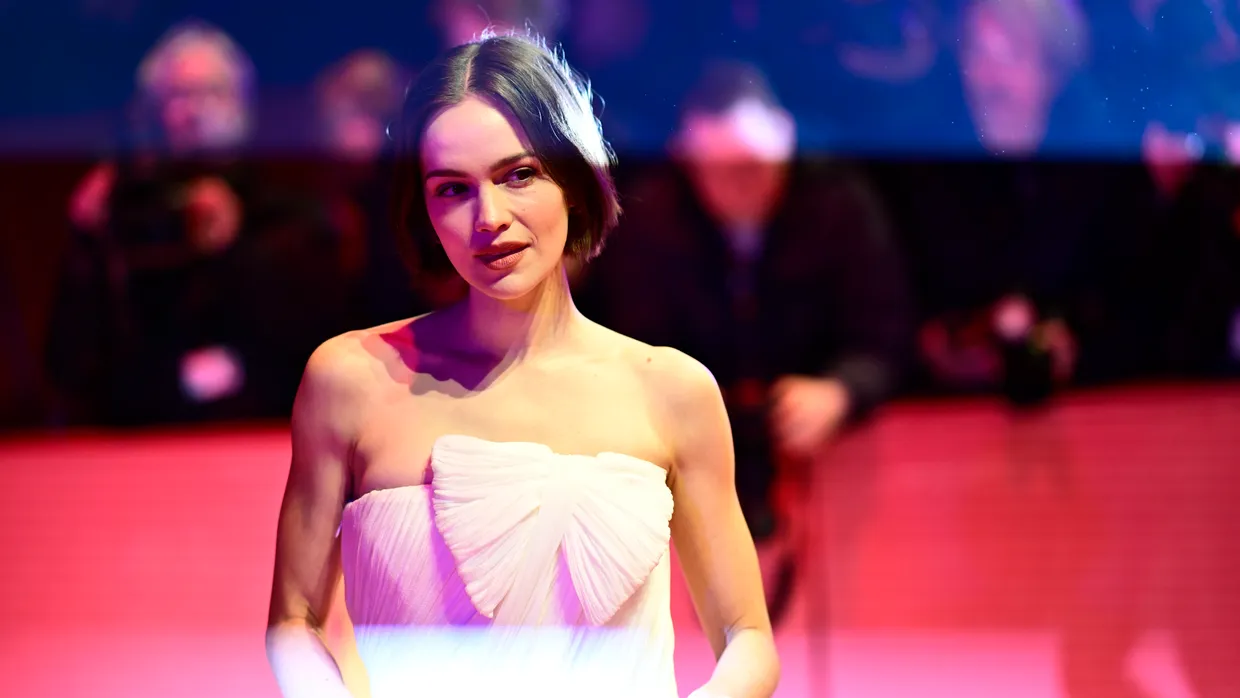 Emilia Schüle auf dem roten Teppich der Berlinale