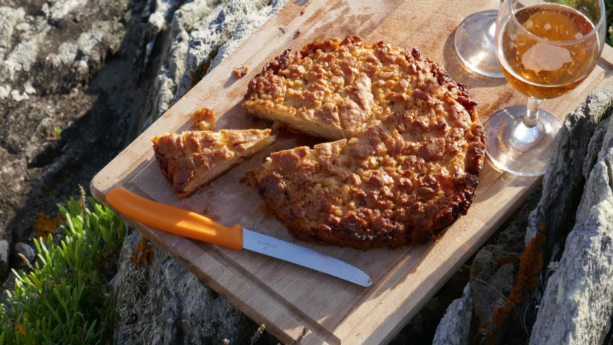 Zum Kouign-amann gehört eine herrlich salzige Karamellkruste.