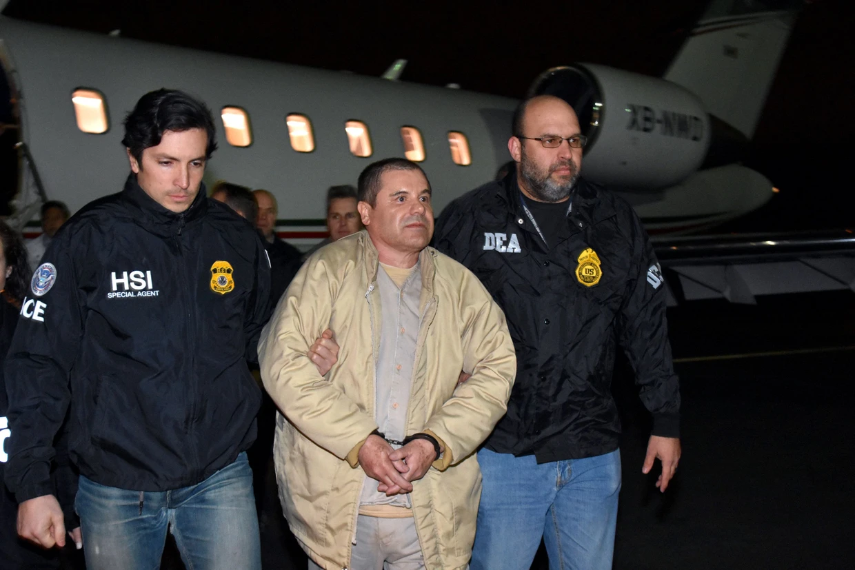 Der mexikanischen Drogenboss Joaquín „El Chapo“ Guzmán nach seiner Verhaftung in den USA