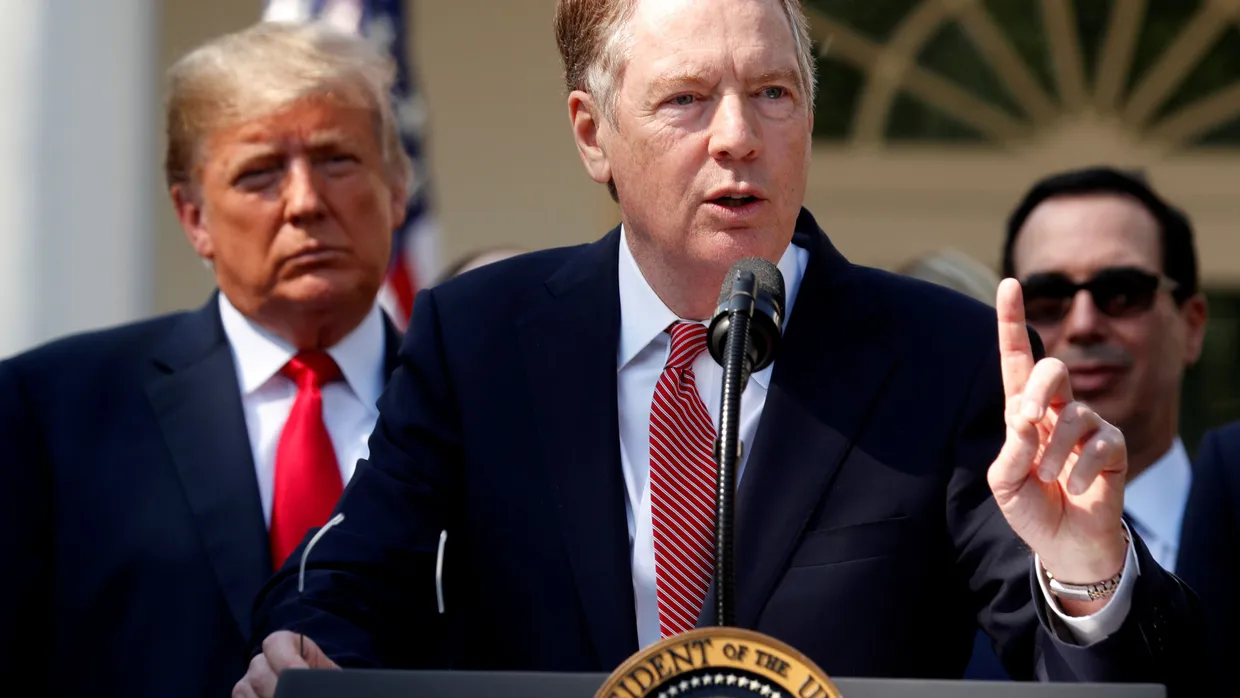 Robert Lighthizer, der ehemalige Handelsbeauftragter der USA, mit Donald Trump (links) und dem ehemaligen Finanzminister Steven Mnuchin.
