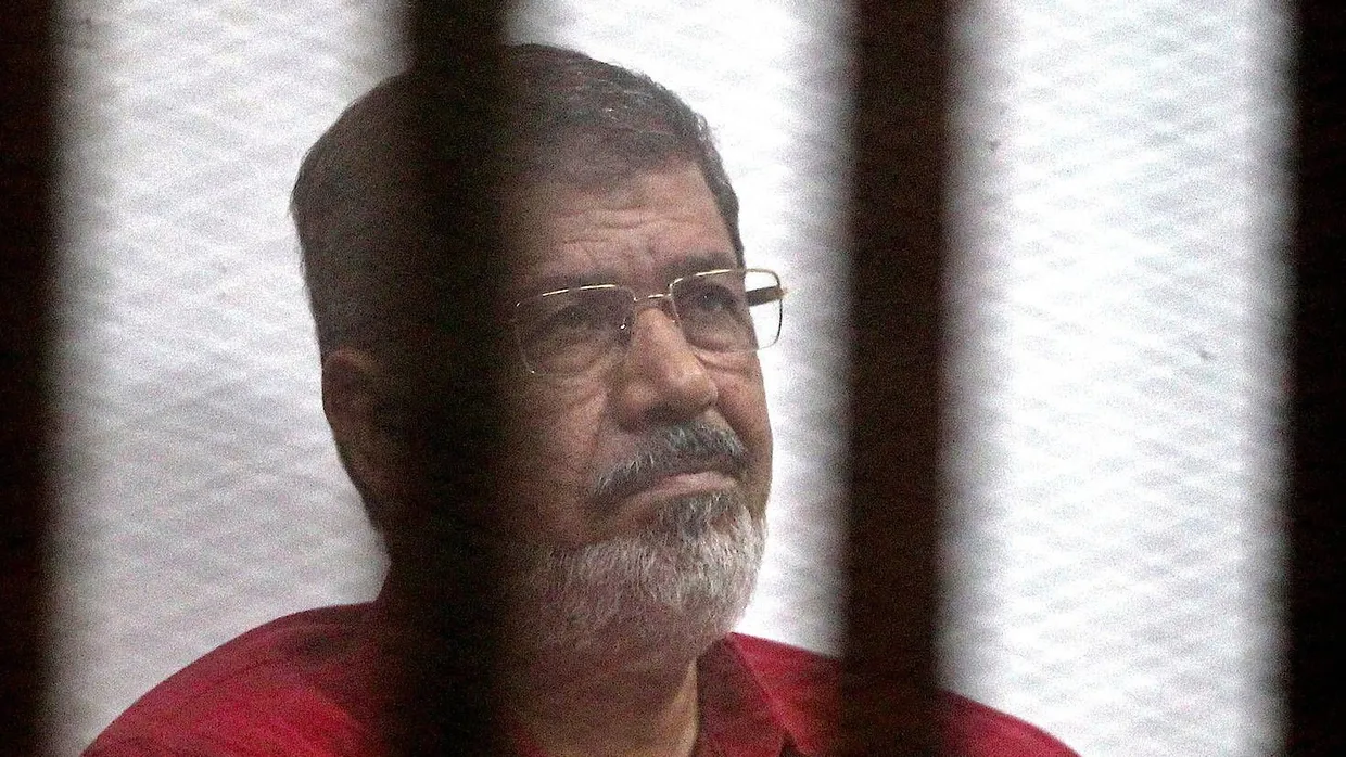Mohamed Mursi in einer Gefängniszelle (Archivbild 2015)