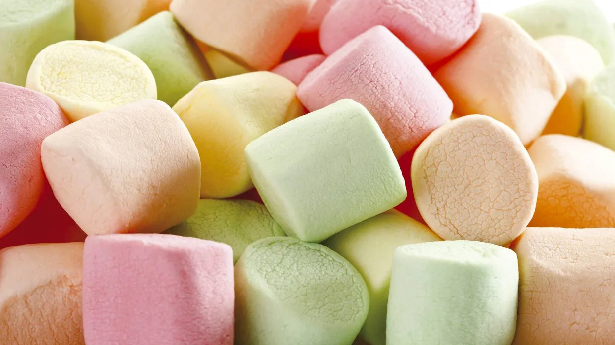 Die Schaumzucker-Leckerei kann Psychologen als Probe dazu dienen, ob ihre Probanden zum „Belohnungssaufschub“ fähig sind - genannt wird das dann „Marshmallow-Test“.