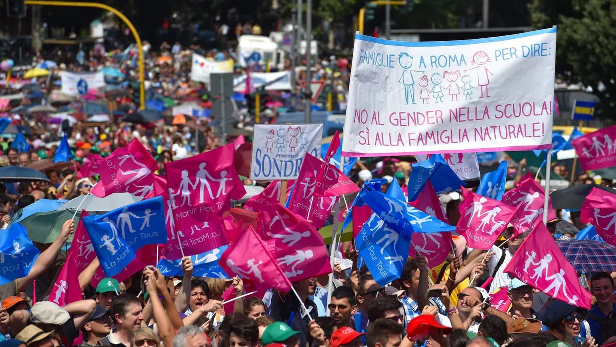Christen, Juden, Muslime: Auf eine Ablehnung der Gleichberechtigung von Homosexuellen können sich die vielen Demonstranten in Rom einigen.