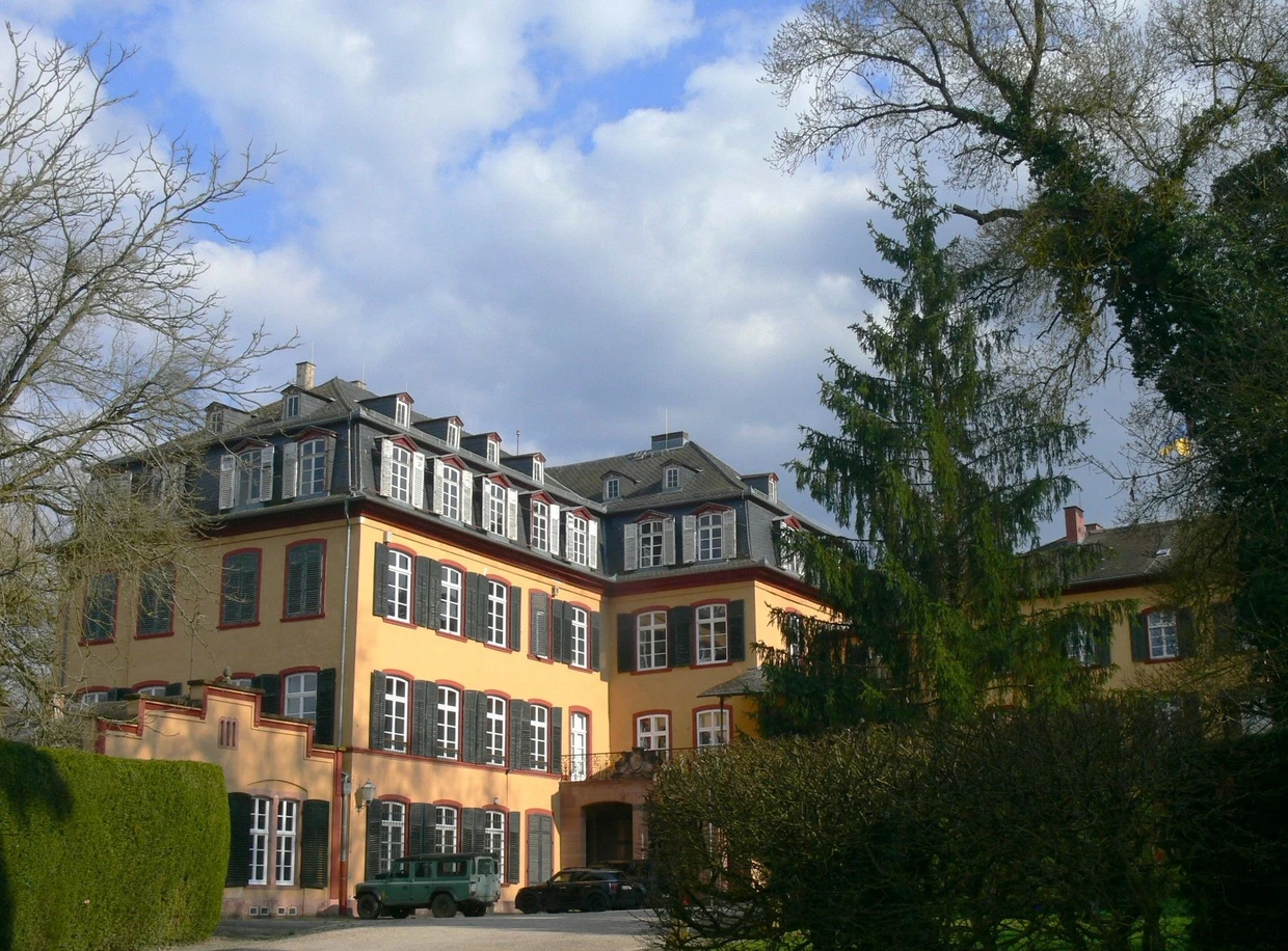 Nur von außen anzusehen: Das Schloss der Rödelheimer Linie der Solmser Grafen in Assenheim.