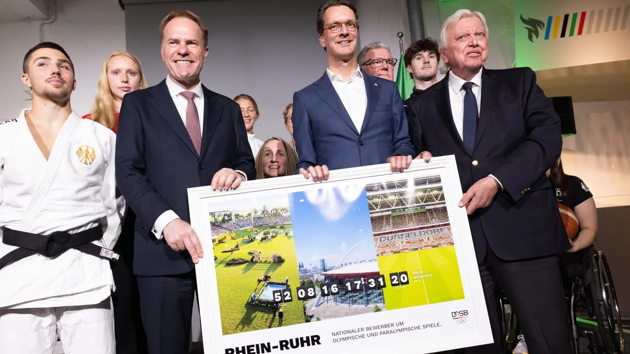 Großes vor: Nordrhein-Westfalens Ministerpräsident Hendrik Wüst (Zweiter von rechts)