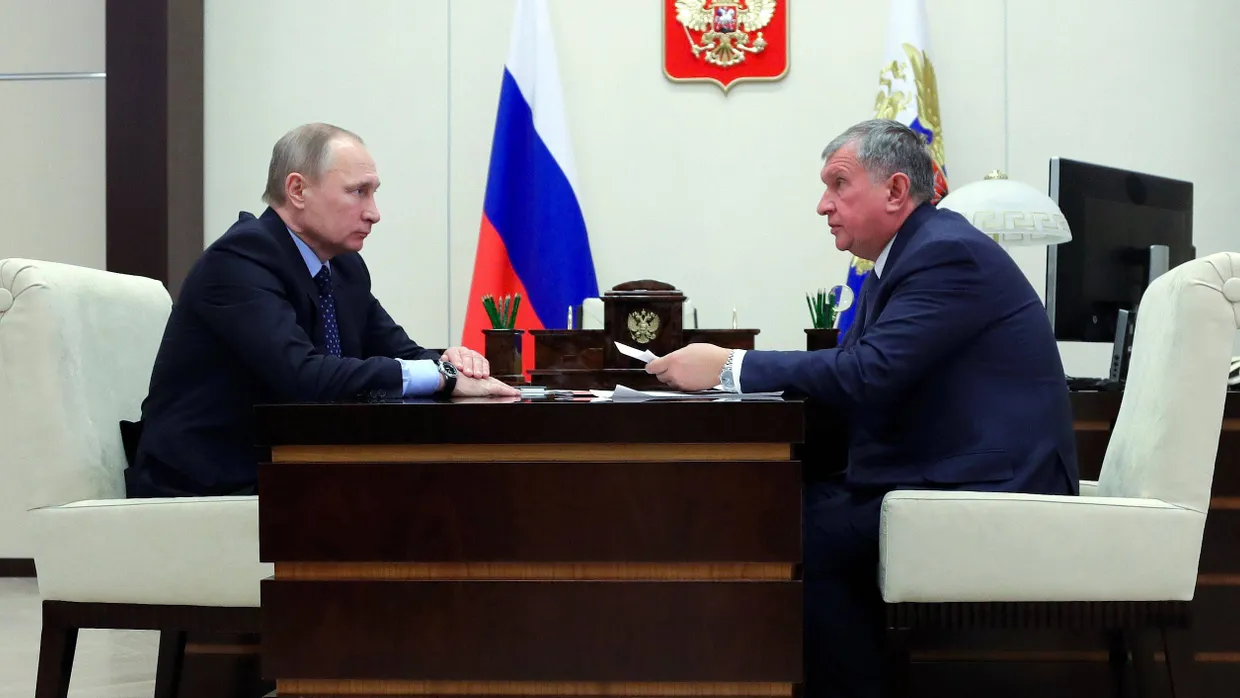 Keine Diskussionen: Russlands Präsident Putin und der Rosneft-Chef Setschin im Januar
