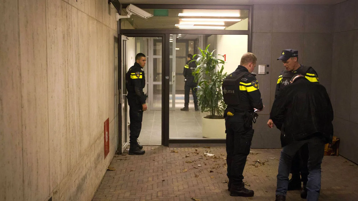 Das Redaktionsgebäude des Sender NOS in Hilversum kurz nach dem Vorfall