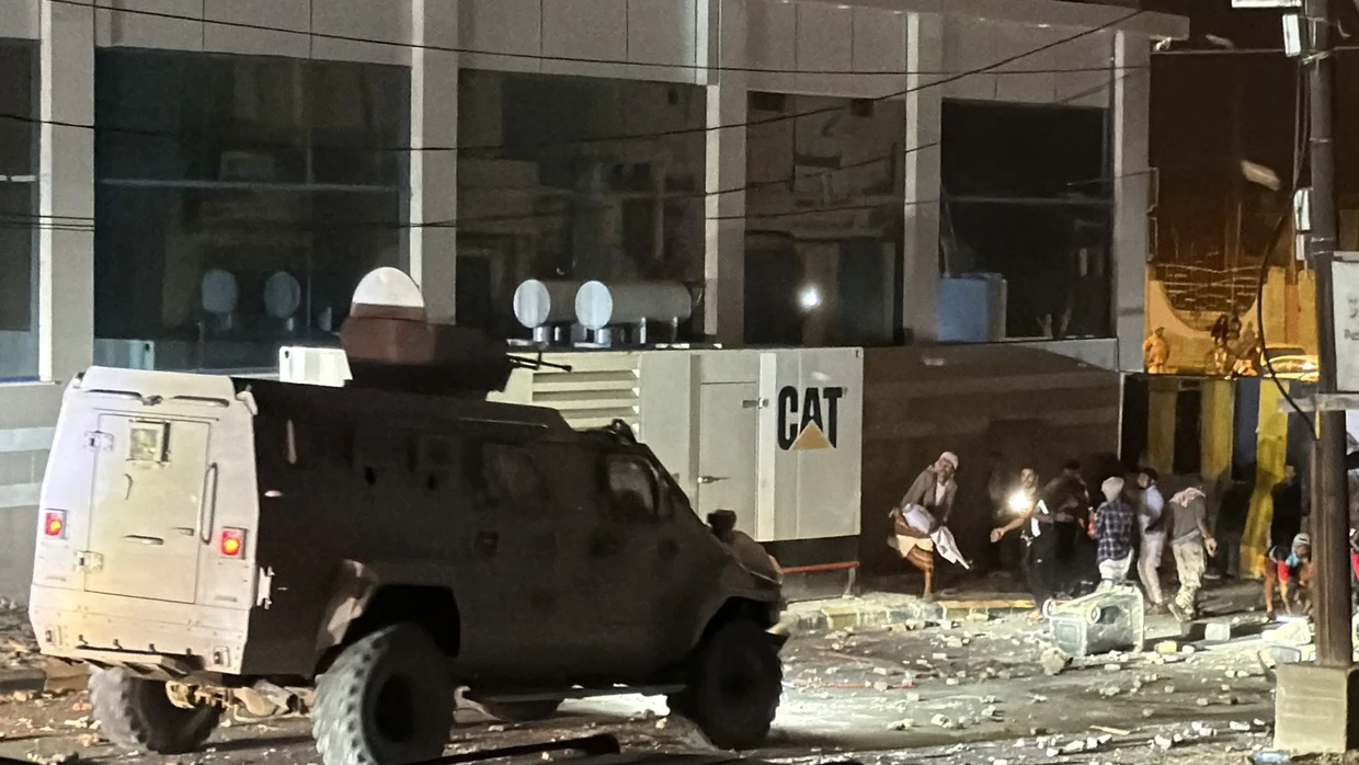 Sicherheitskräfte vor dem Al-Maaschik-Palast in Aden (Archivbild)