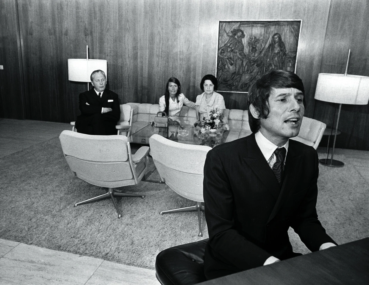 Ein ehrenwertes Haus: Udo Jürgens sang 1969 für das Ehepaar Kiesinger, auf dem Sofa saß auch seine Frau Panja.