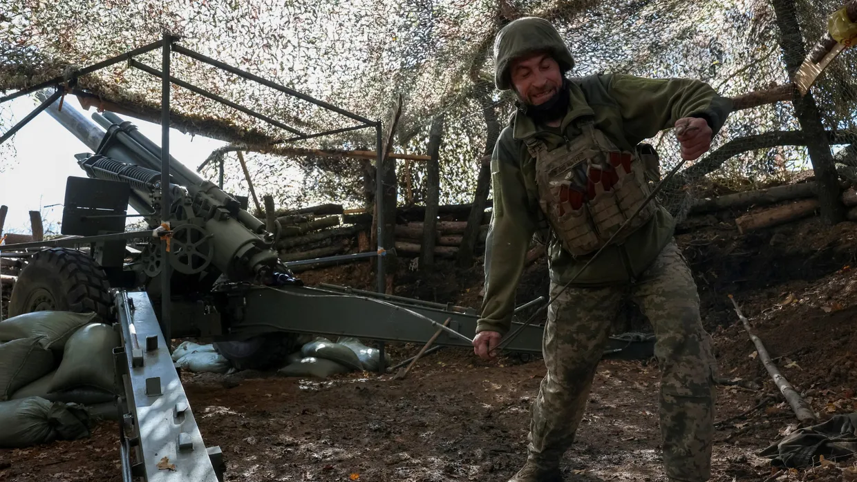Ukrainischer Verteidiger: Dieses Bild soll einen Artilleriesoldaten Mitte Oktober in der Nähe von Pokrowsk zeigen.
