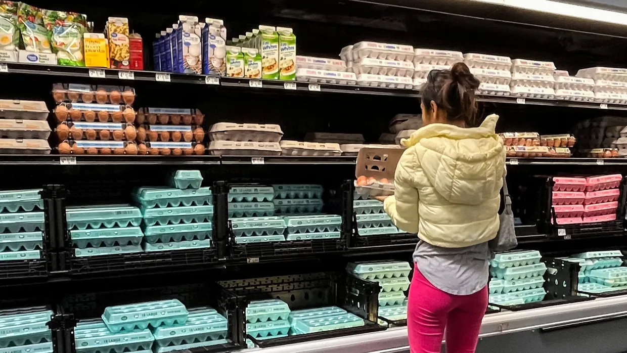 Kundin in einem Supermarkt in Texas: Steigende Preise treffen viele Konsumenten direkt.