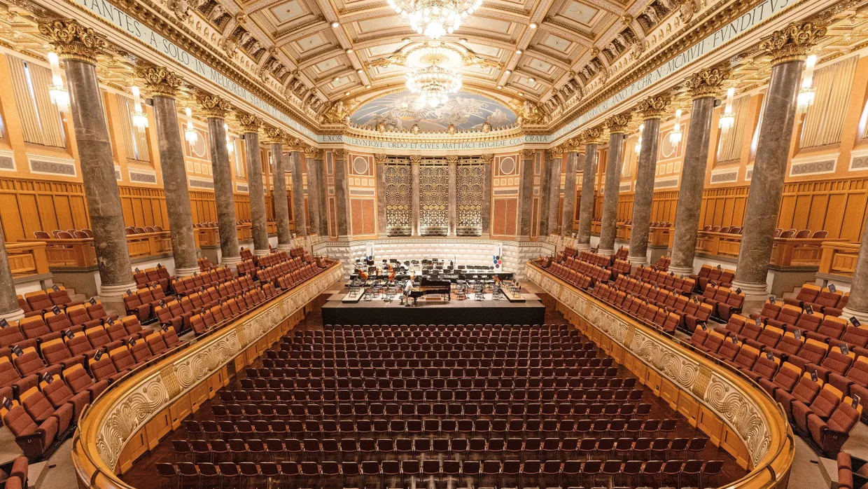 Pracht ist zu Weihnachten das Richtige: Friedrich-von-Thiersch-Saal im Kurhaus Wiesbaden