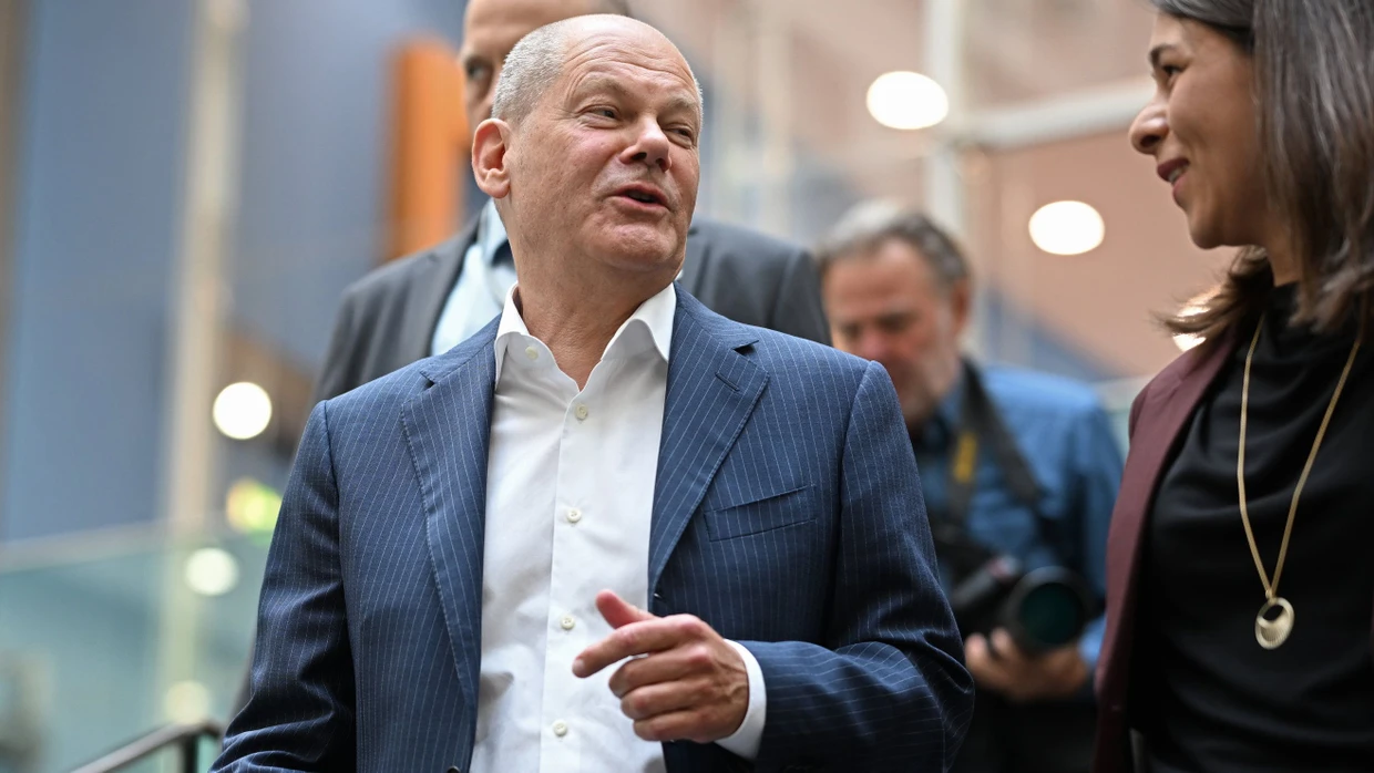 Olaf Scholz auf der Sommerpressekonferenz zufrieden mit sich selbst | FAZ
