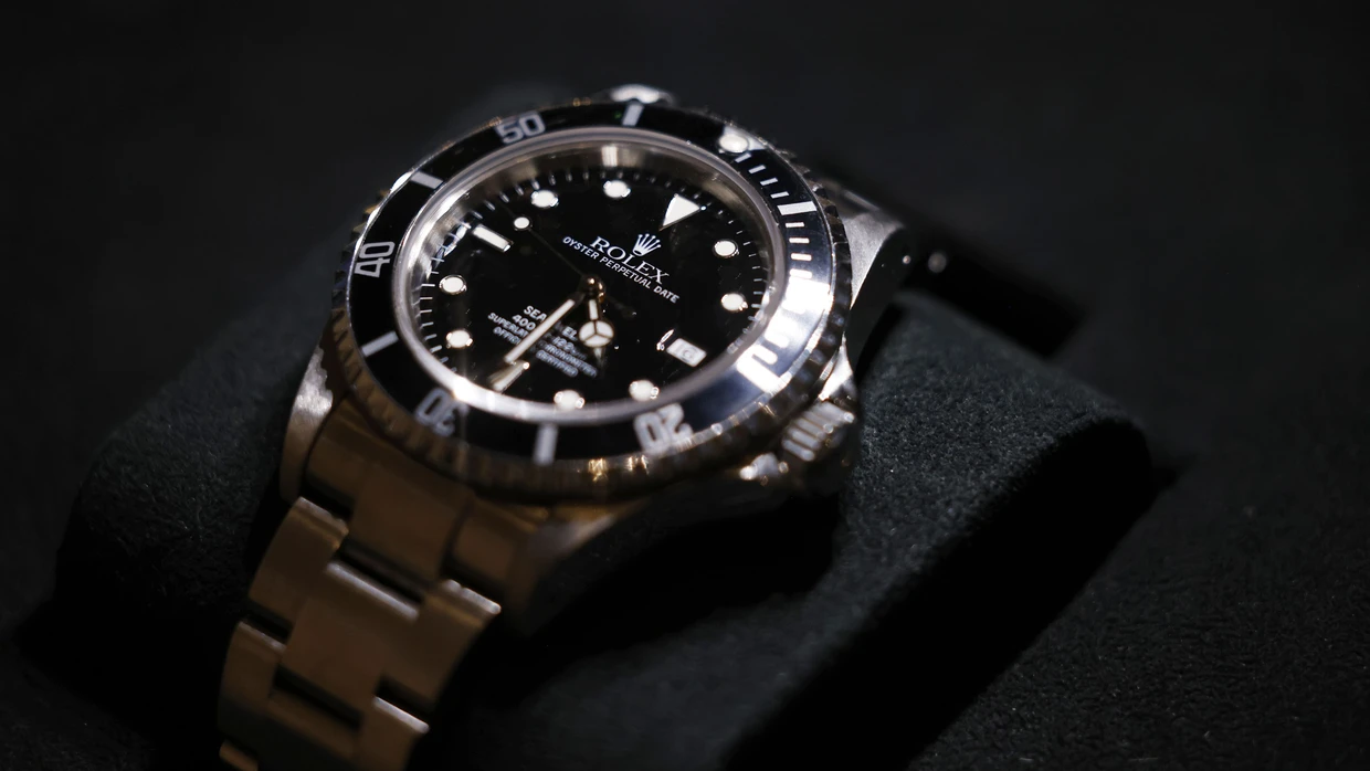 Professionelle Räuber: In Bad Homburg raubten Kriminelle einer Autofahrerin eine Rolex-Uhr vom Handgelenk. (Symbolbild)