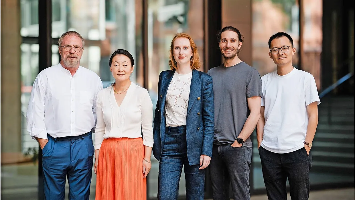 Nur einer übrig: Die Gründer Hans Uszkoreit, Feiyu Xu, Vanessa Cann, Johannes Otterbach und Dong Han (v.l.)