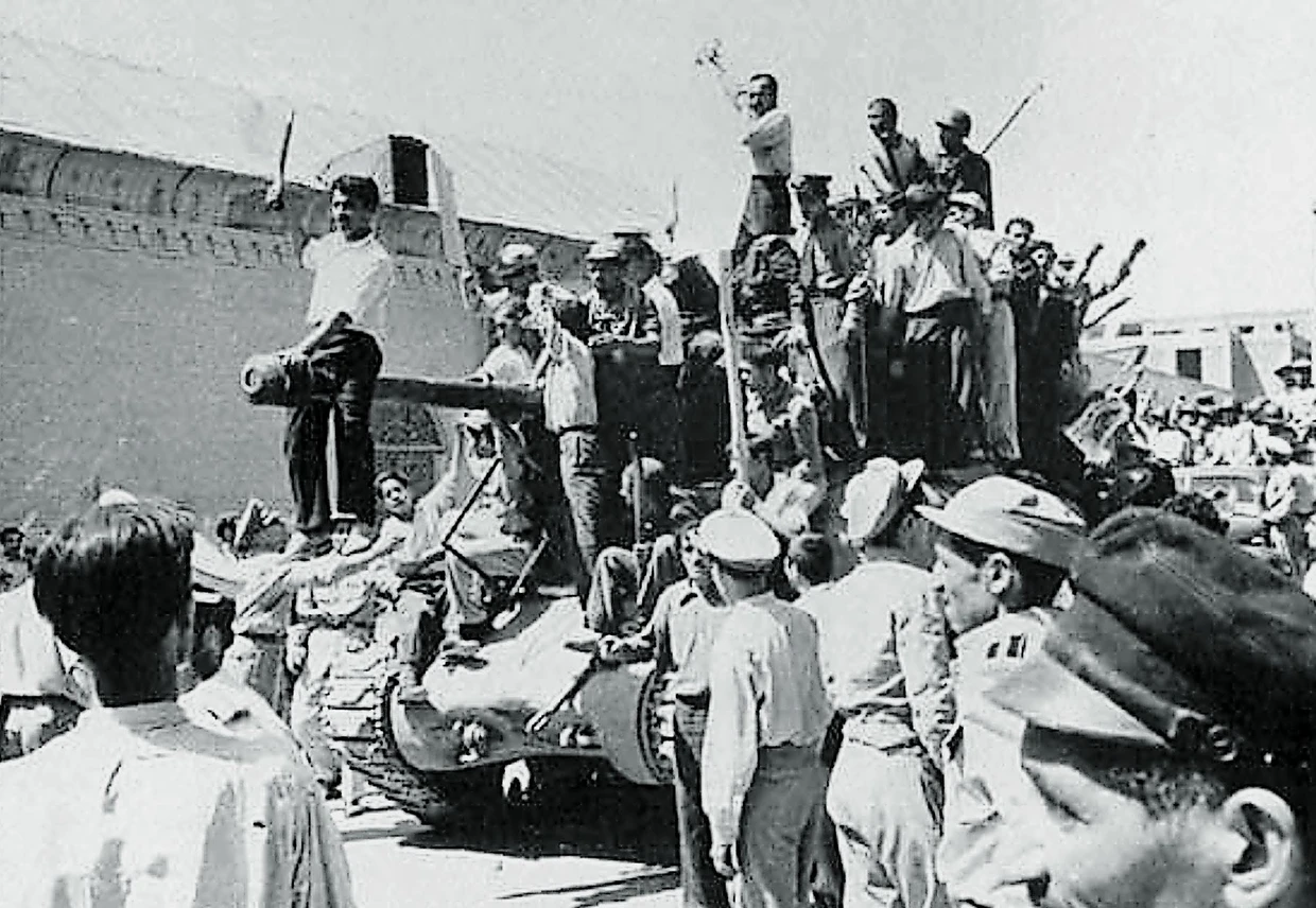 Umsturz: Unterstützt von CIA und MI6 setzt das Militär 1953 den Ministerpräsidenten ab.