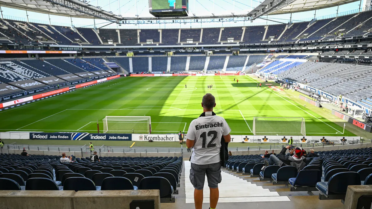 Für das Frankfurter Station sollen nur 5.000 Fans Einlass erhalten. Die Eintracht wehrt sich dagegen.