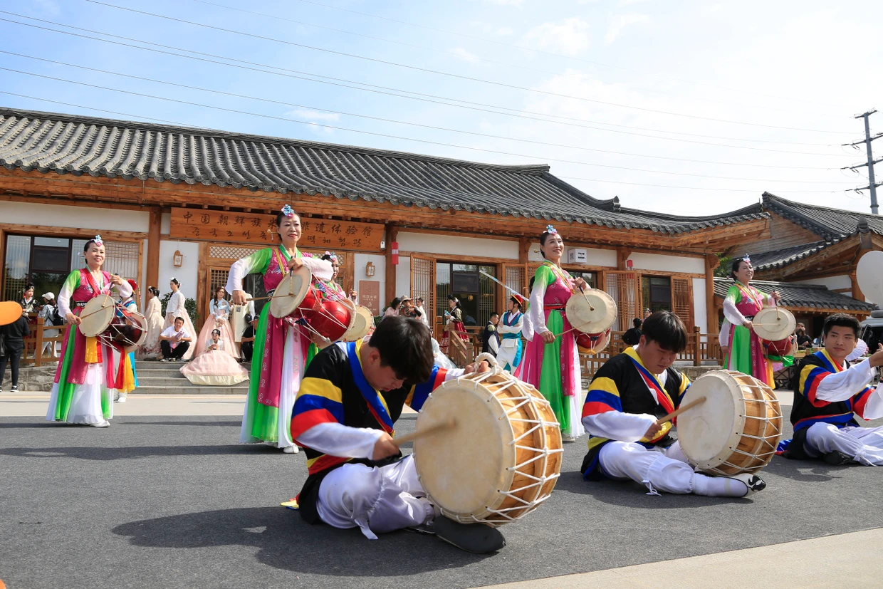 Koreanische Kultur in China:Die koreanische Minderheit bei einem Herbstfest in der Yanbian-Region in der nordostchinesischen Provinz Jilin