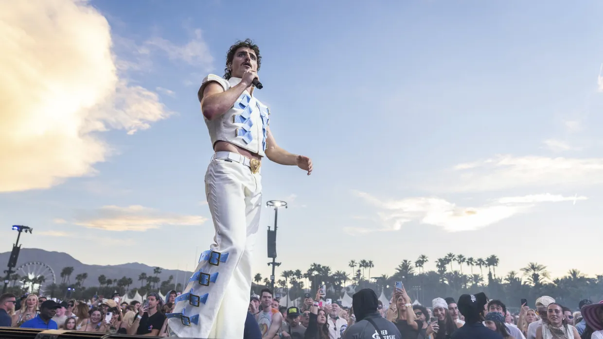Oft mit Freddie Mercury verglichen: Benson Boone auf dem Coachella-Festival