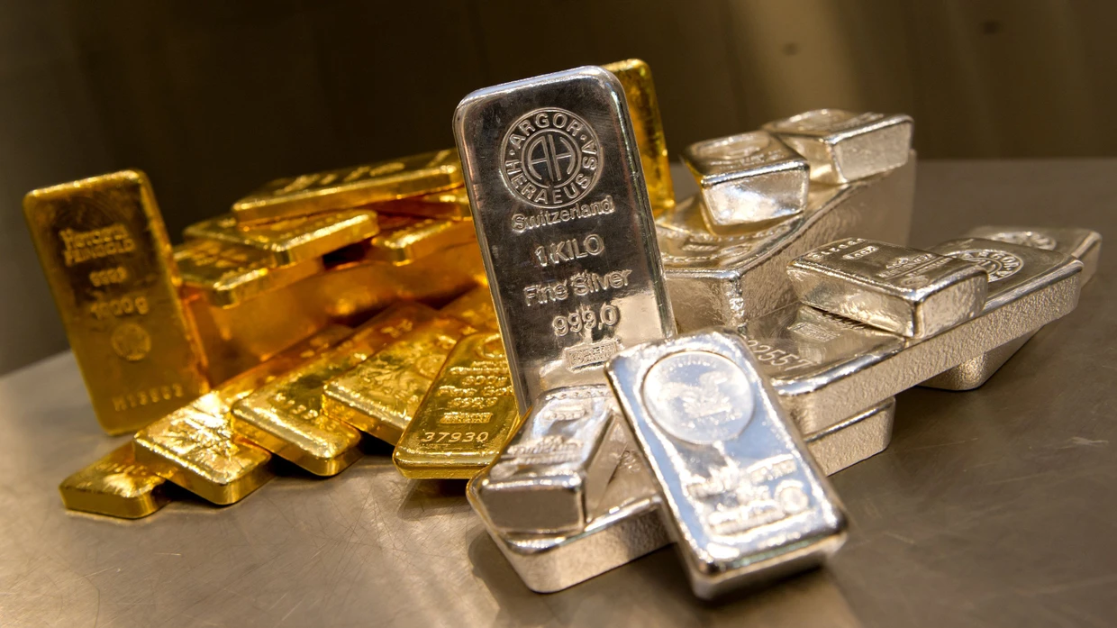This year, silver has significantly exceeded even the significant price increase of gold: gold and silver bars in various sizes.