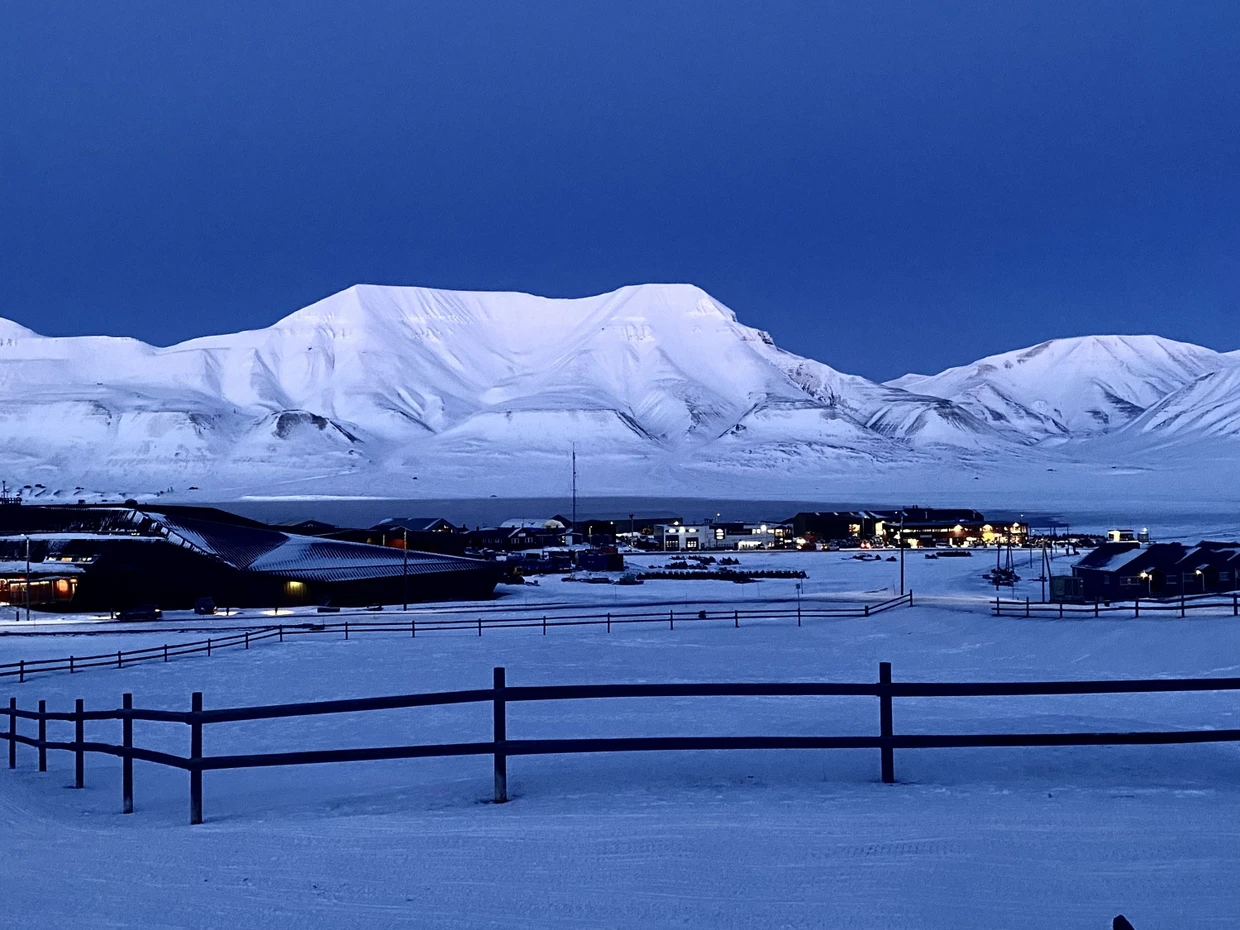Longyearbyen in the evening with a view of Hiorthfjellet