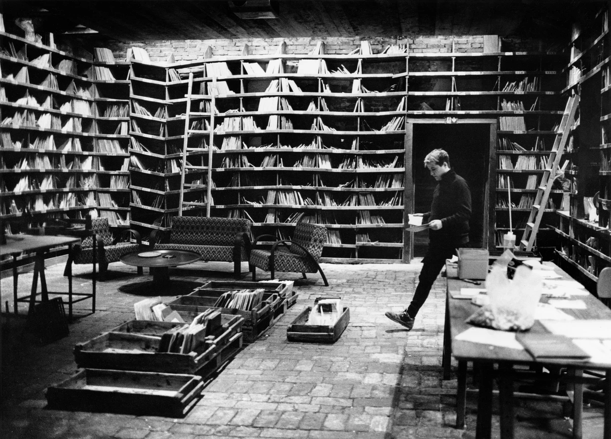 Das Farbenlager heißt „La biblioteca dei colori“.