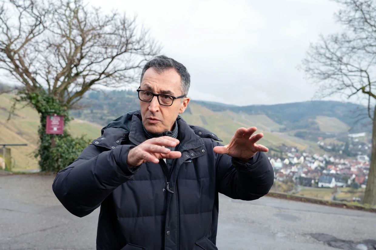 Cem Özdemir auf dem Weg zur Grabkapelle auf dem Stuttgarter Württemberg