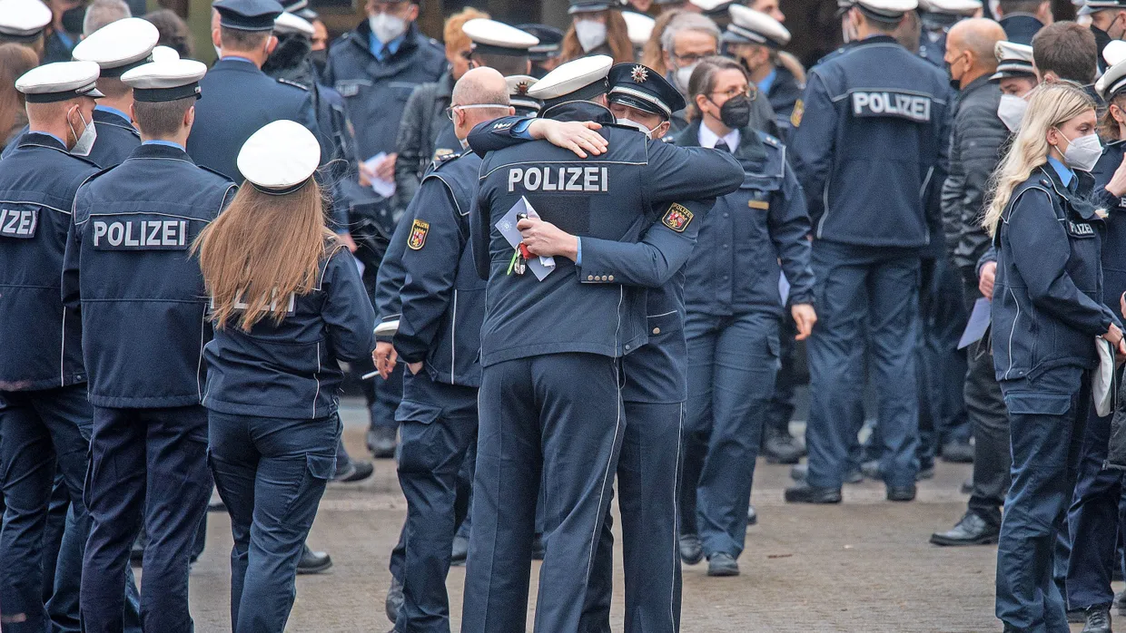Eine Tat, die große Erschütterung hervorrief: Diese Aufnahme entstand am 4. Februar nach der Gedenkfeier für die beiden erschossenen Polizeibeamten.