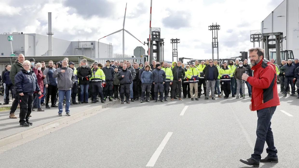 Im April haben Nordex-Mitarbeiter dafür gekämpft, dass ihr Rotorblattwerk fortbesteht.