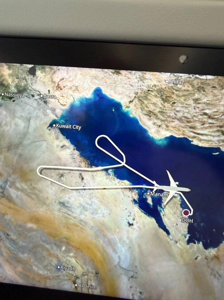 Schleifenfliegen über dem Golf