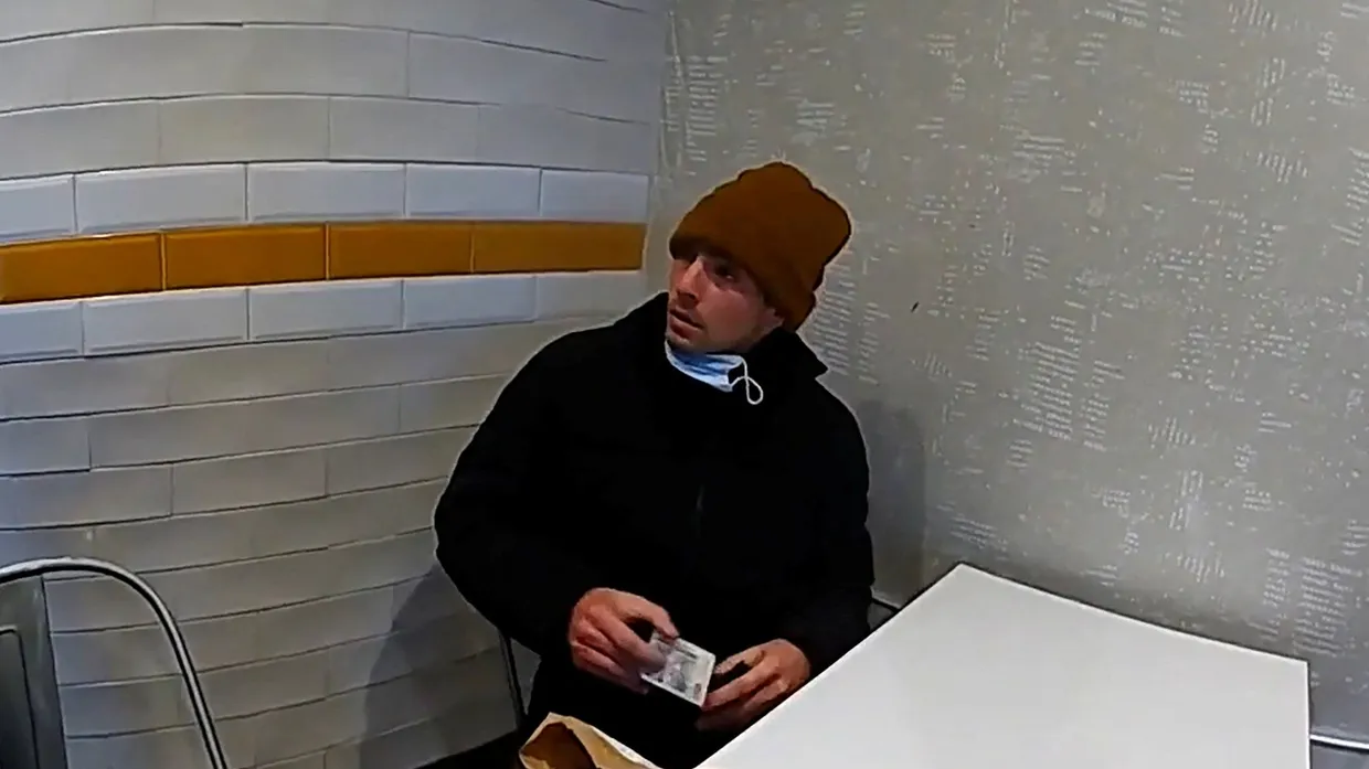 Luigi Mangione im Dezember 2024 in einem McDonald's in Altoona, Pennsylvania, kurz vor seiner Festnahme.