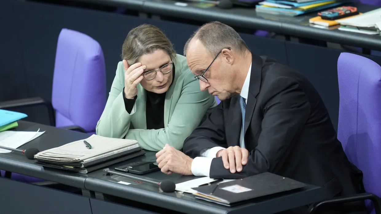 Haben sich in der Rechtspolitik viel vorgenommen: Bundesjustizministerien Stefanie Hubig (SPD) und Bundeskanzler Friedrich Merz (CDU).