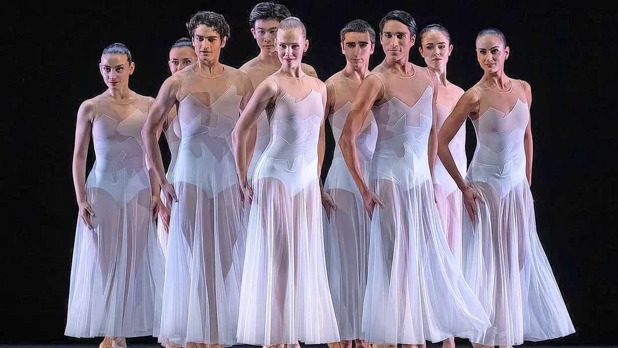 Das muss Tanzglücklichkeit sein: das Nationalballett in synchroner Aktion