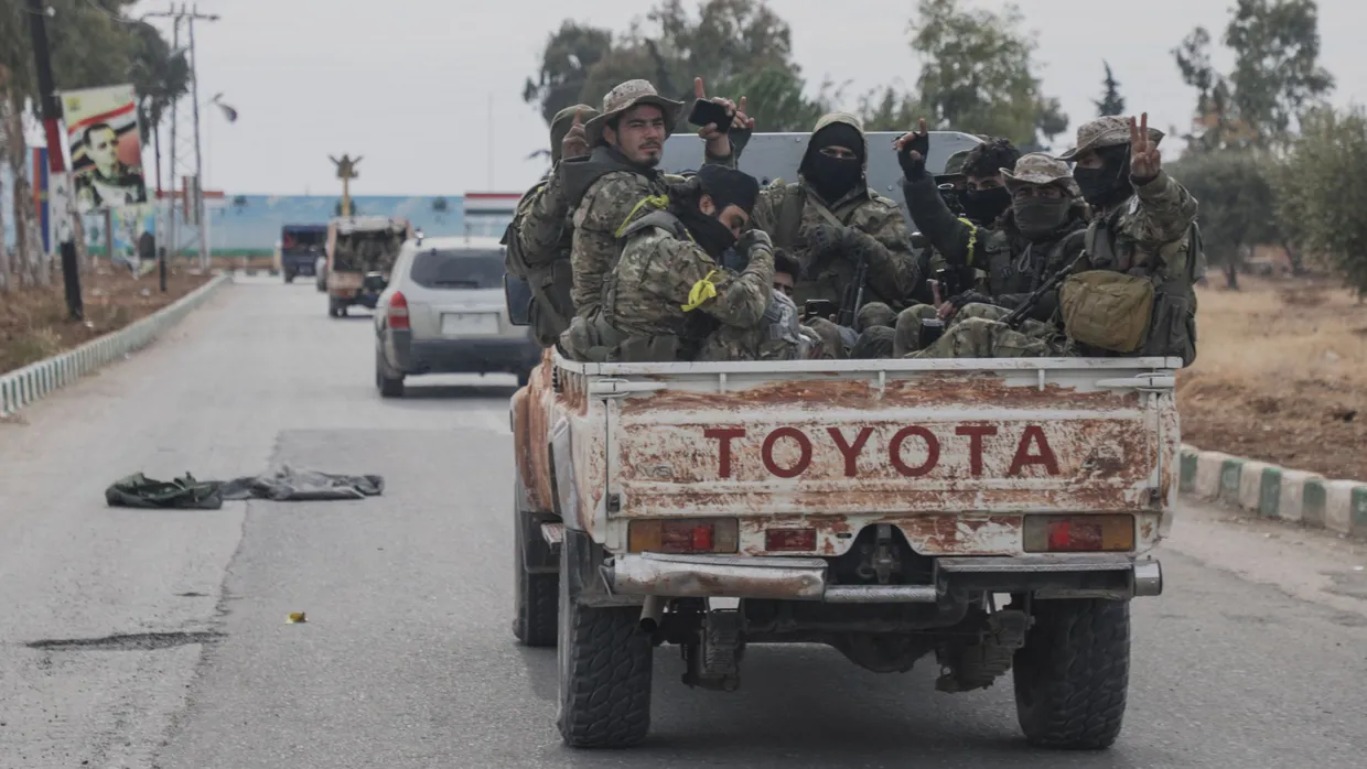 Syrische Rebellen bei ihrem Vormarsch auf die Großstadt Homs