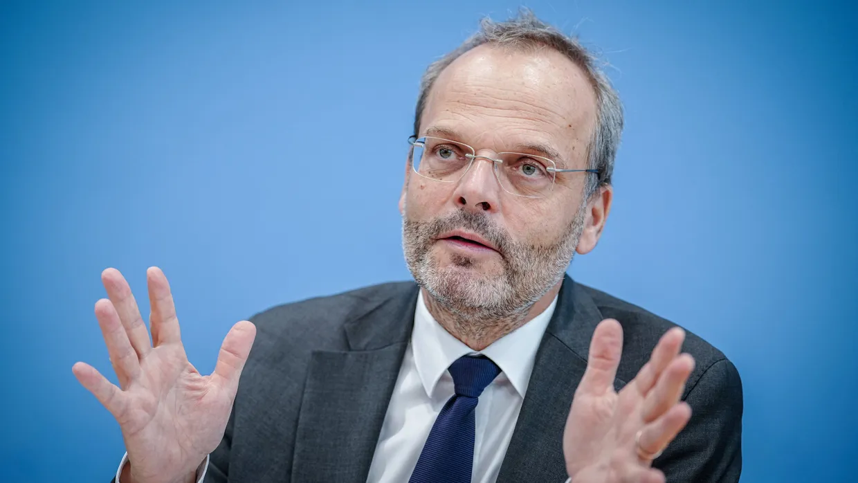 Felix Klein, Beauftragter der Bundesregierung für jüdisches Leben in Deutschland und den Kampf gegen Antisemitismus, beklagt Rassimus als Popkultur.