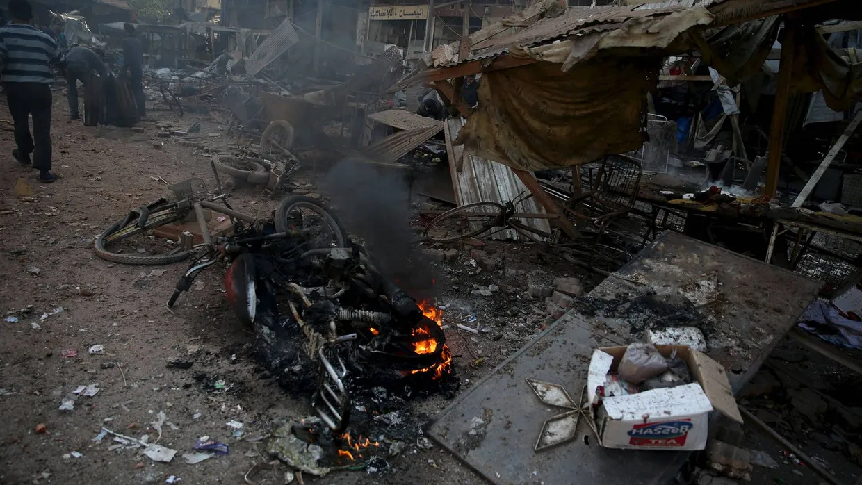 Von Regierungstruppen bombardiert: Verwüsteter Marktplatz in Douma bei Damaskus; mindestens 40 Menschen starben bei dem Luftangriff am vergangenen Freitag.