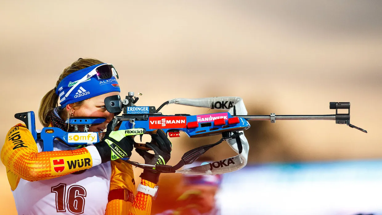 Gut gezielt ist halb getroffen: Franziska Preuß beim Biathlon-Sprint in Östersund