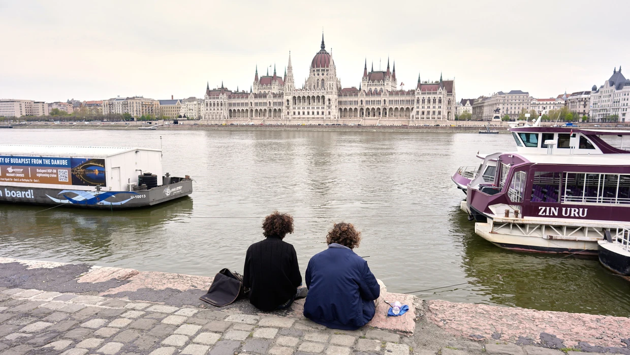 An der schönen blauen Donau: Nach Jahren der Abkehr von der EU ist die neue Zweidrittelmehrheit im ungarischen Parlament einer Euro-Einführung gegenüber positiv eingestellt. Der Kurs in der Migration bleibt aber restriktiv.