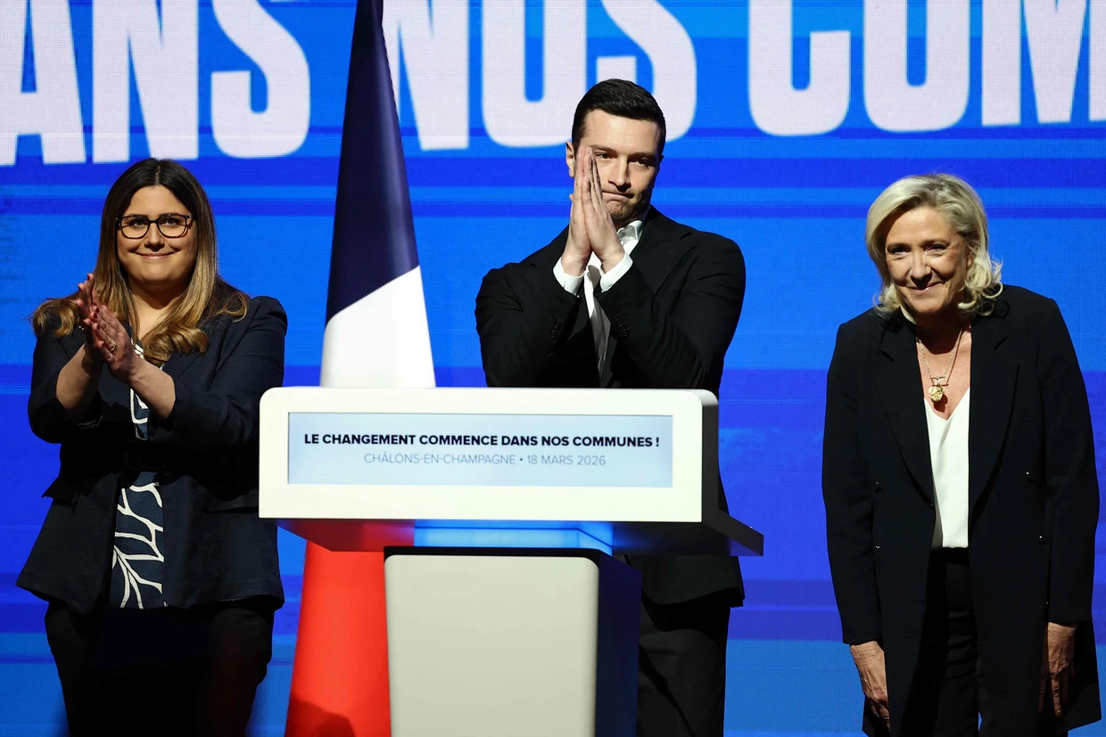Despite some defeats, sees positive signs: RN party leader Jordan Bardella with the FN candidate for Reims, Anne-Sophie Frigout (left), and parliamentary group leader Marine Le Pen after the first round on March 18 in Chalons-en-Champagne