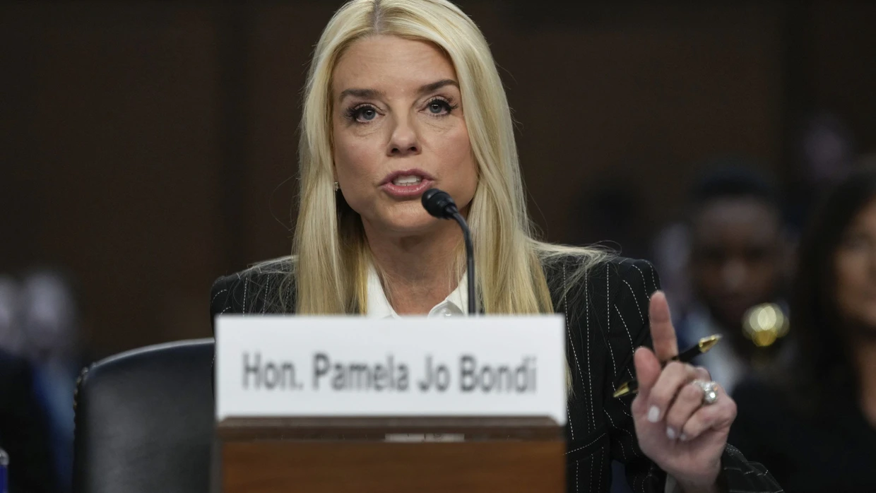 Pam Bondi: Trumps Kandidatin für das Justizministerium polarisiert bei Anhörung | FAZ