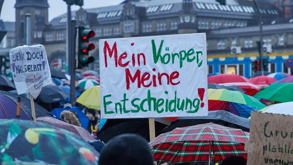 Impfgegner demonstrieren am 27. November in Hamburg.